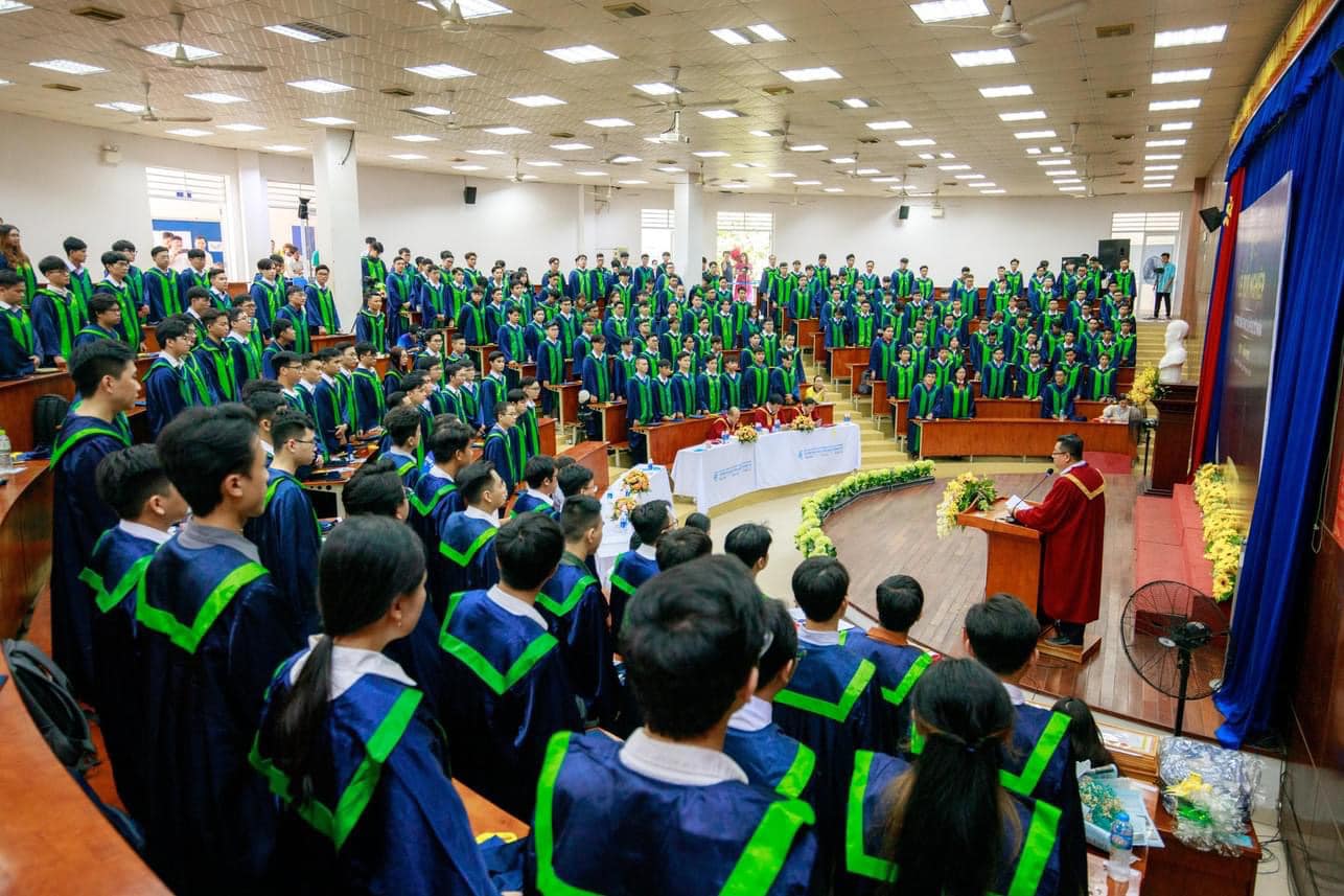 Học Ph&iacute; Đại Học C&ocirc;ng Nghệ Th&ocirc;ng Tin TP.HCM