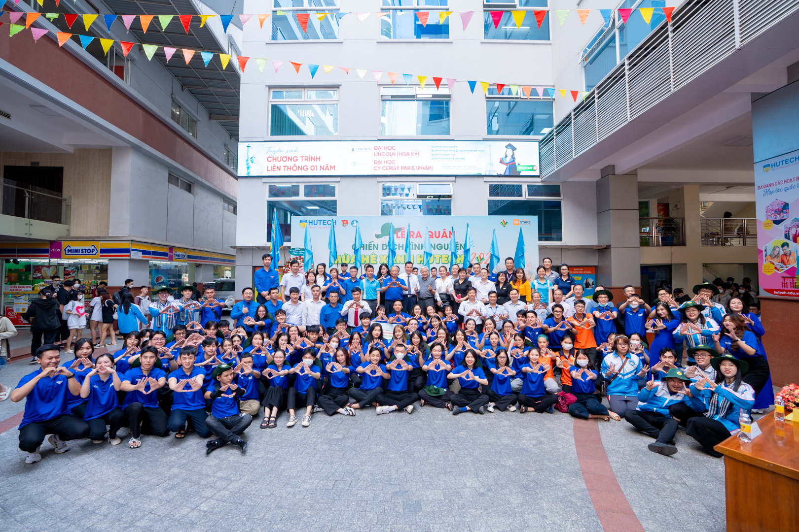 Đại Học C&ocirc;ng Nghệ TP.HCM Trường C&ocirc;ng Hay Tư