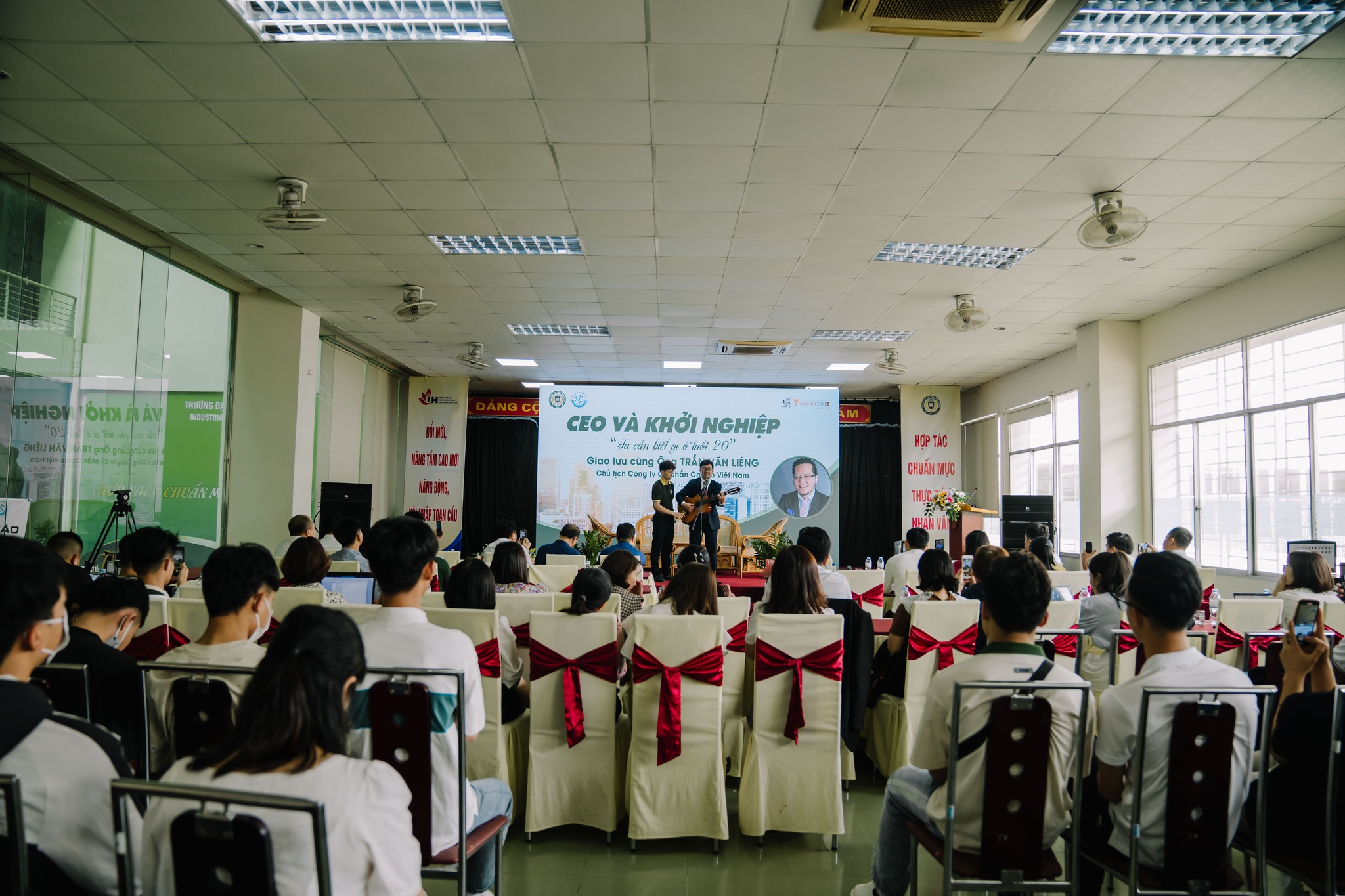 Trường Đại Học C&ocirc;ng Nghiệp Vinh c&oacute; tốt hay kh&ocirc;ng