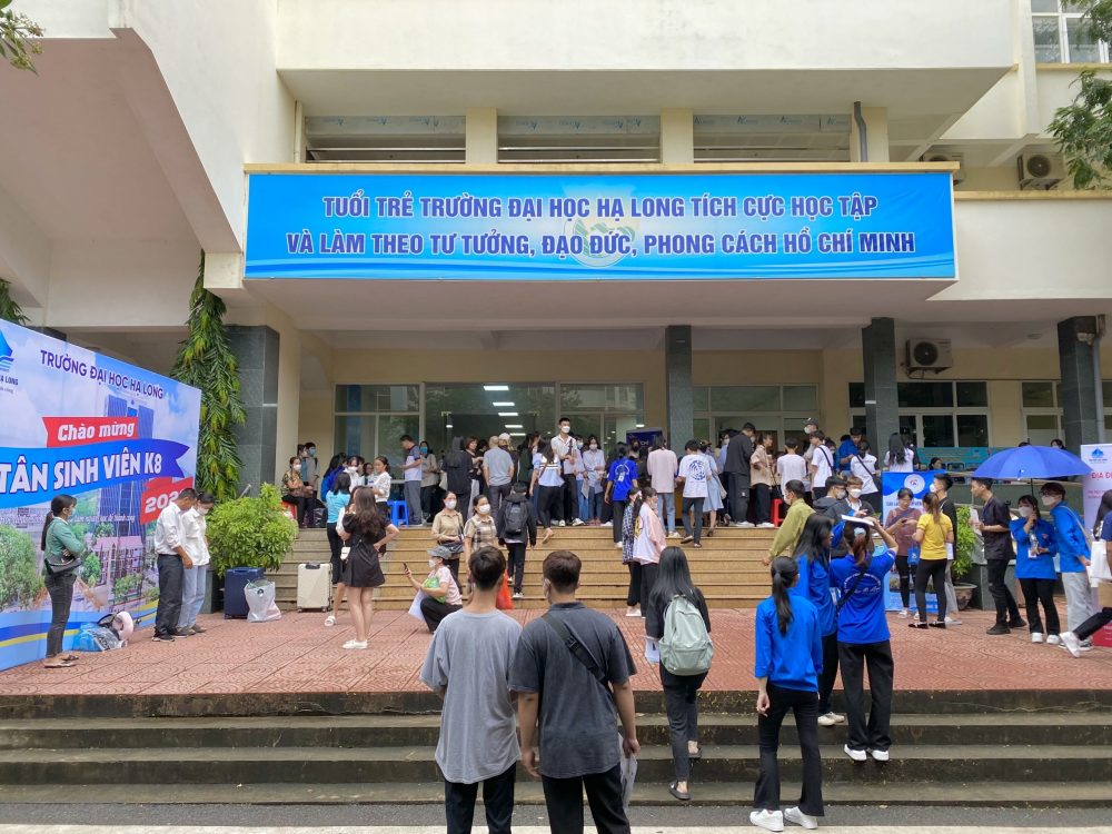 Trường Đại Học Hạ Long học ph&iacute;