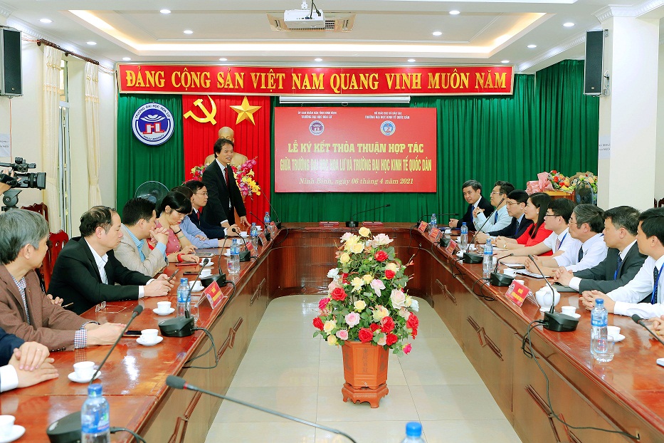 Trường Đại Học Hoa Lư c&ocirc;ng hay tư