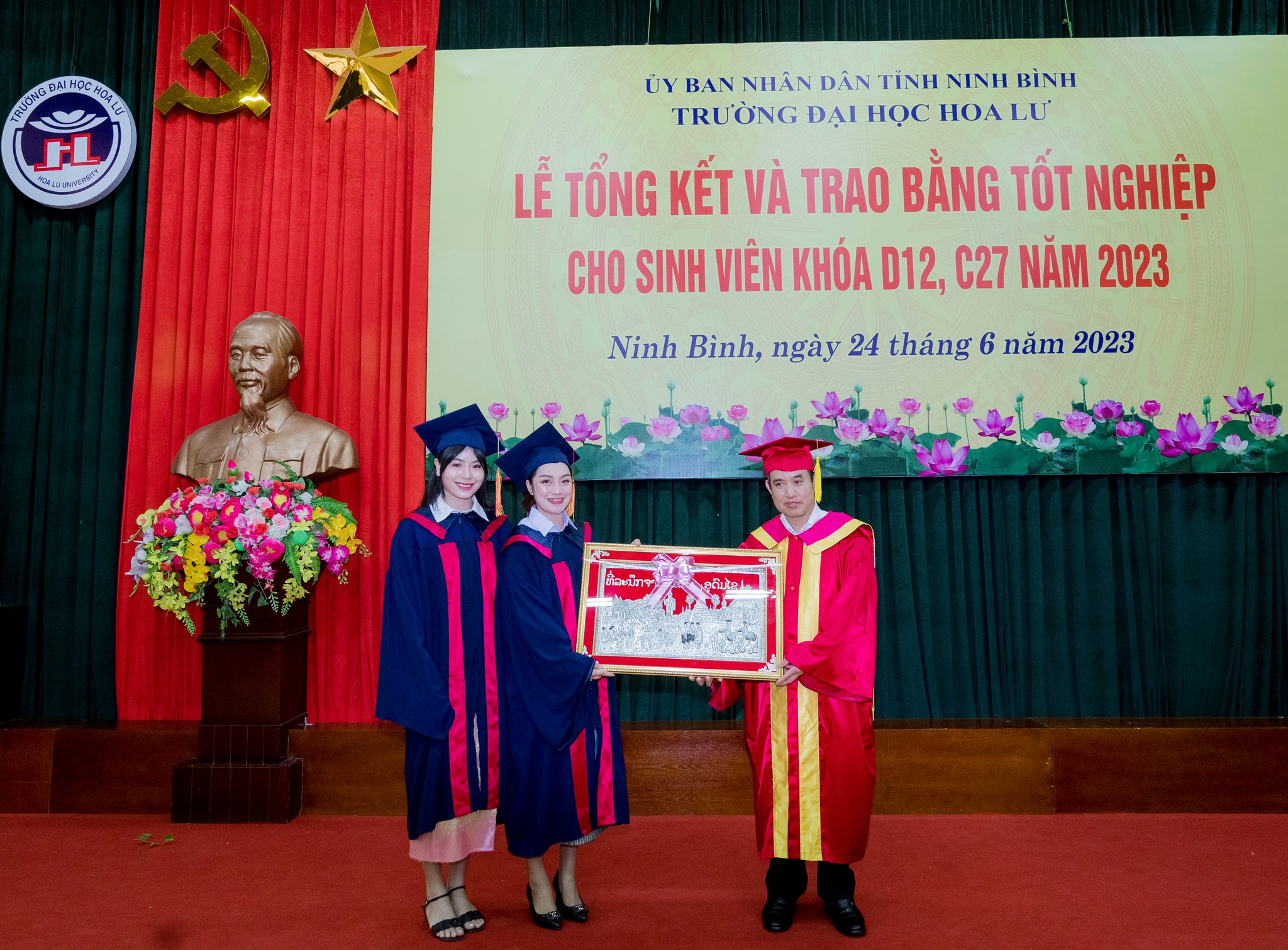 Trường Đại Học Hoa Lư Học Ph&iacute;