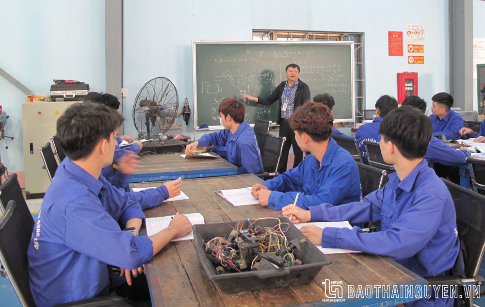 Trường Đại Học Khoa Học Th&aacute;i Nguy&ecirc;n học ph&iacute;