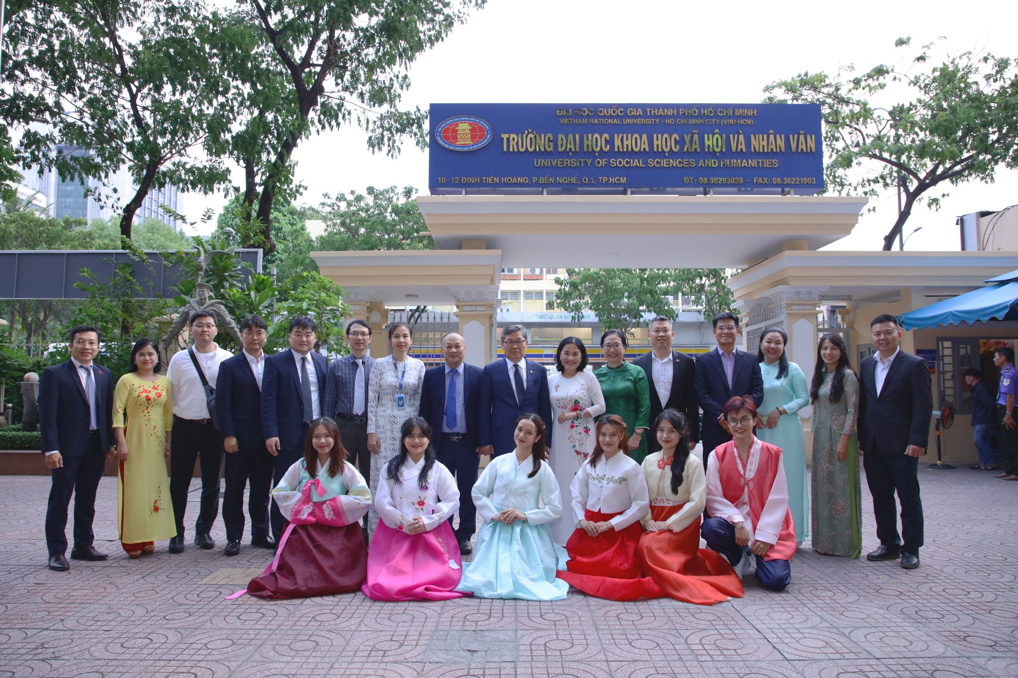 Đại Học Khoa Học X&atilde; Hội V&agrave; Nh&acirc;n Văn TP.HCM Trường C&ocirc;ng Hay Tư
