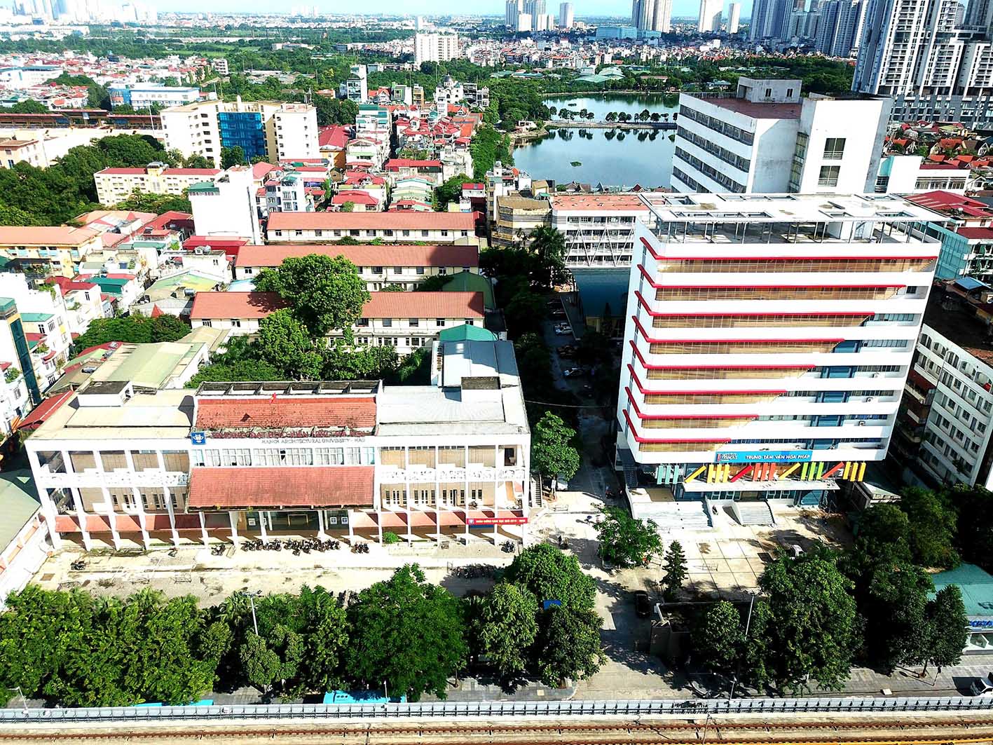 Trường Đại Học Kiến Tr&uacute;c H&agrave; Nội c&ocirc;ng hay tư