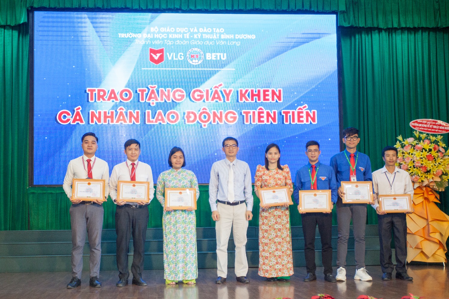 Trường Đại Học Kinh Tế Kỹ Thuật B&igrave;nh Dương tuyển sinh