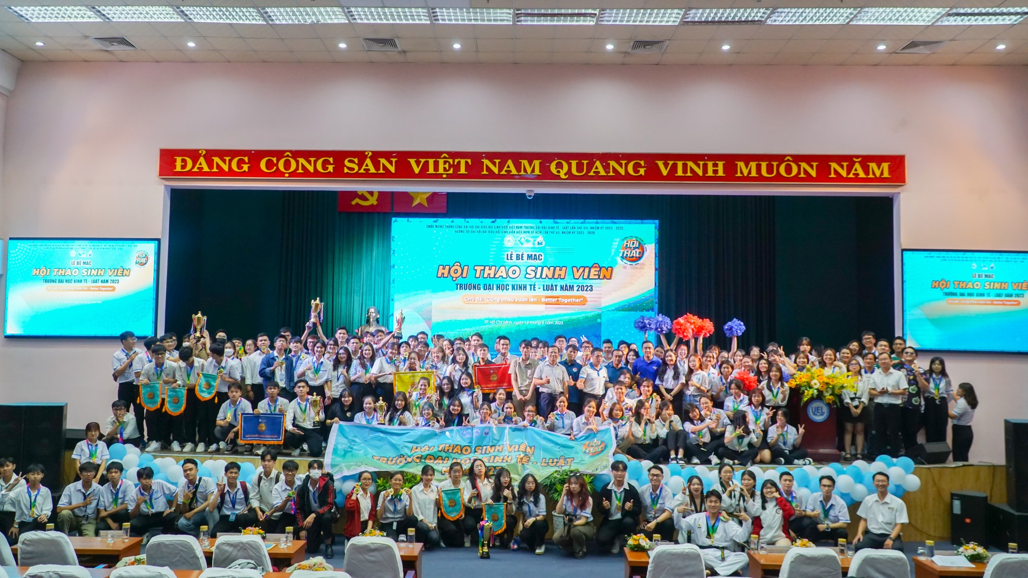 Đại Học Kinh Tế Luật TP.HCM Trường C&ocirc;ng Hay Tư