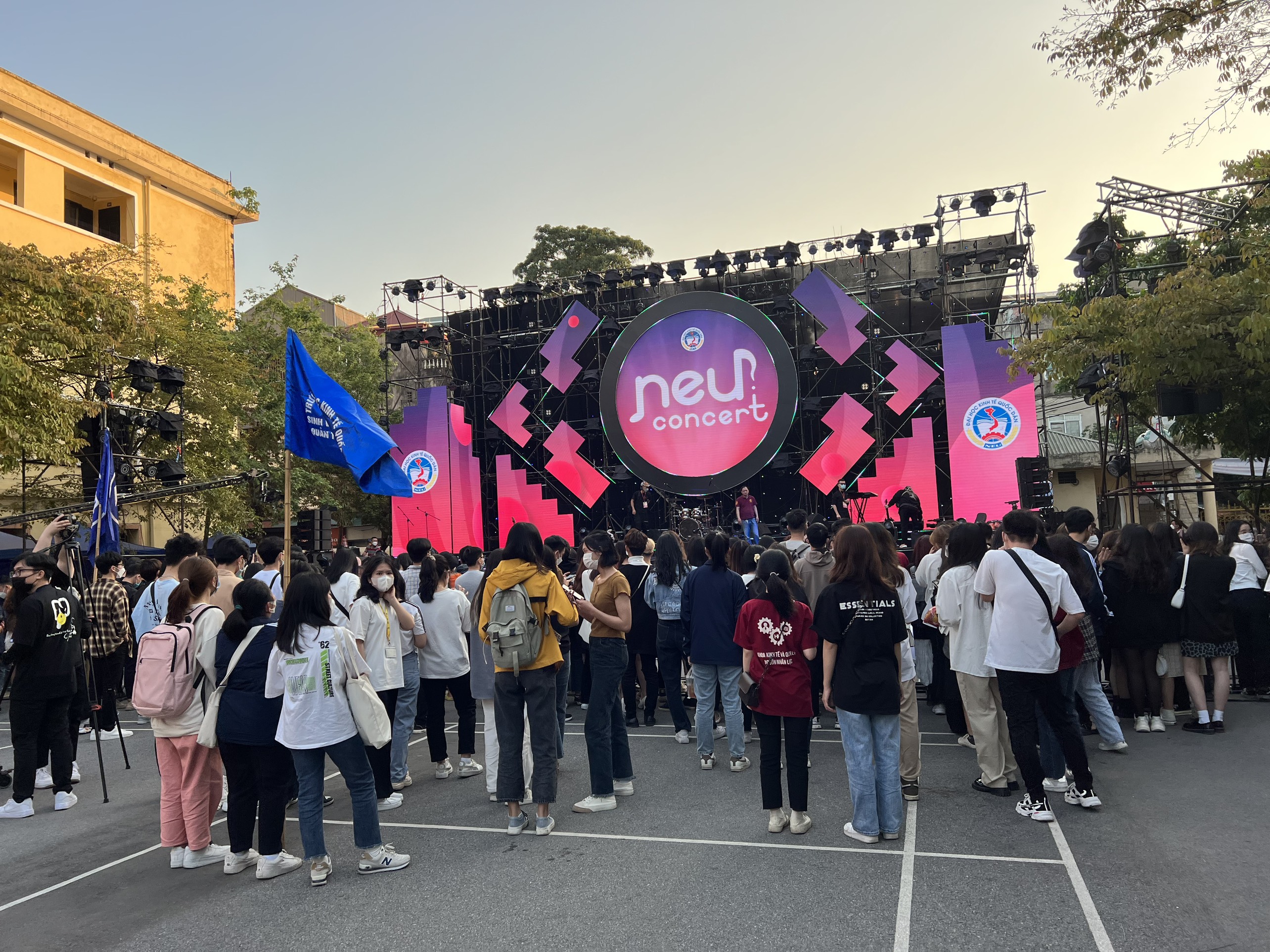 Đại học kinh tế quốc dân có tốt không