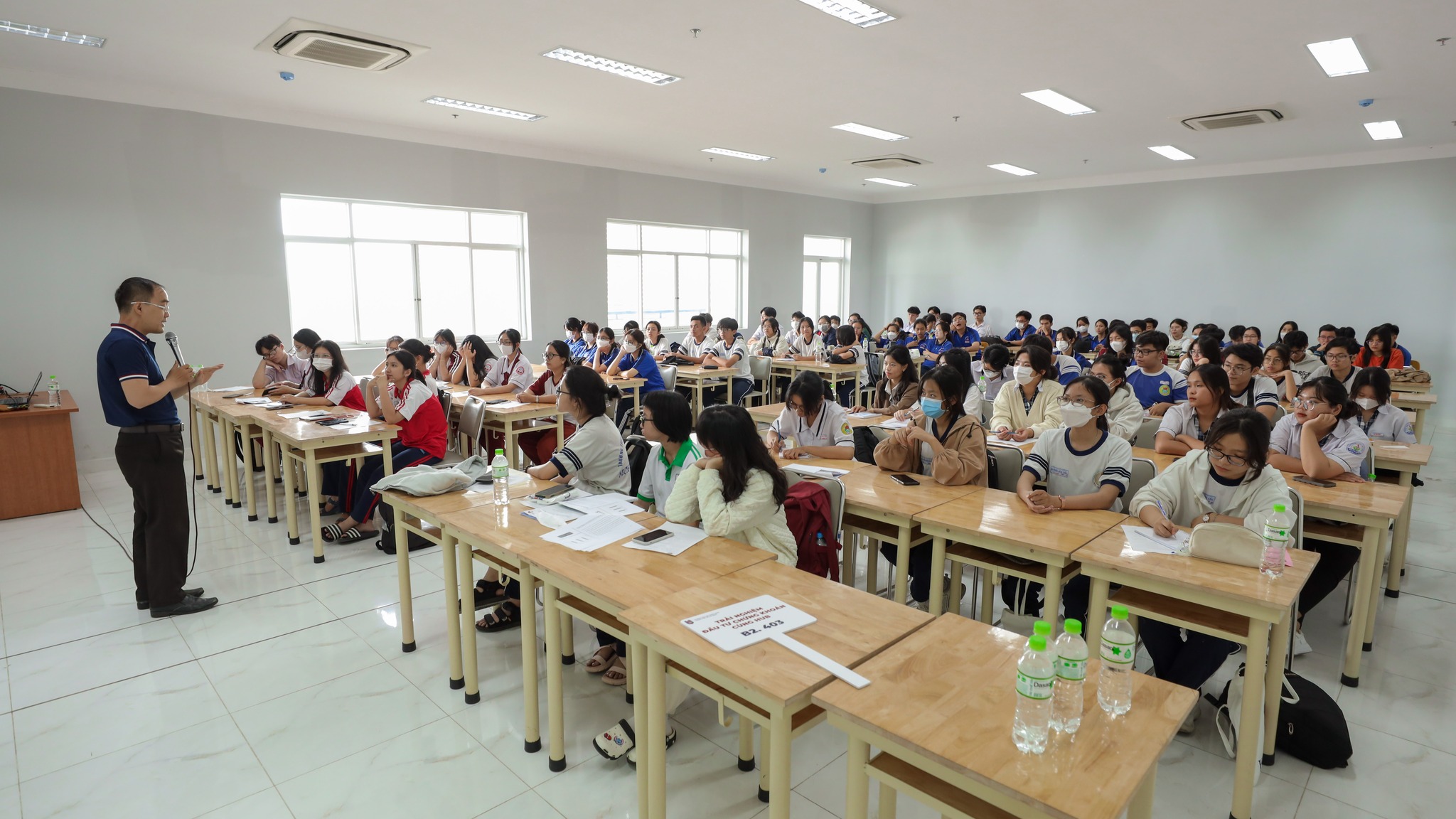 Học Ph&iacute; Đại Học Ng&acirc;n H&agrave;ng TP.HCM