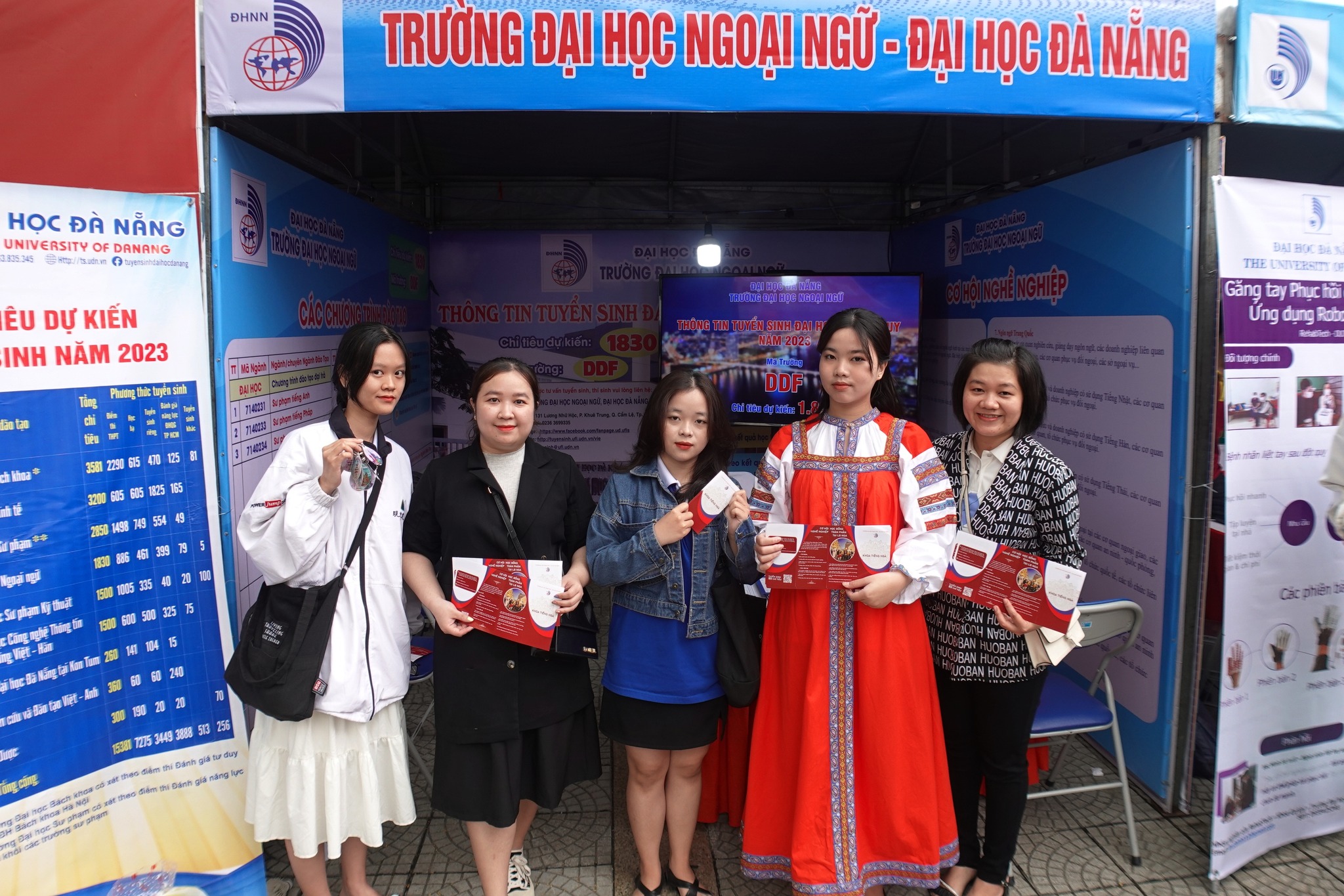 Trường Đại Học Ngoại Ngữ Đ&agrave; Nẵng học ph&iacute;