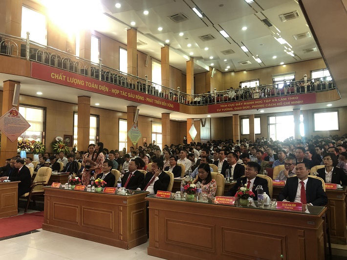 Trường Đại Học Sao Đỏ công hay tư