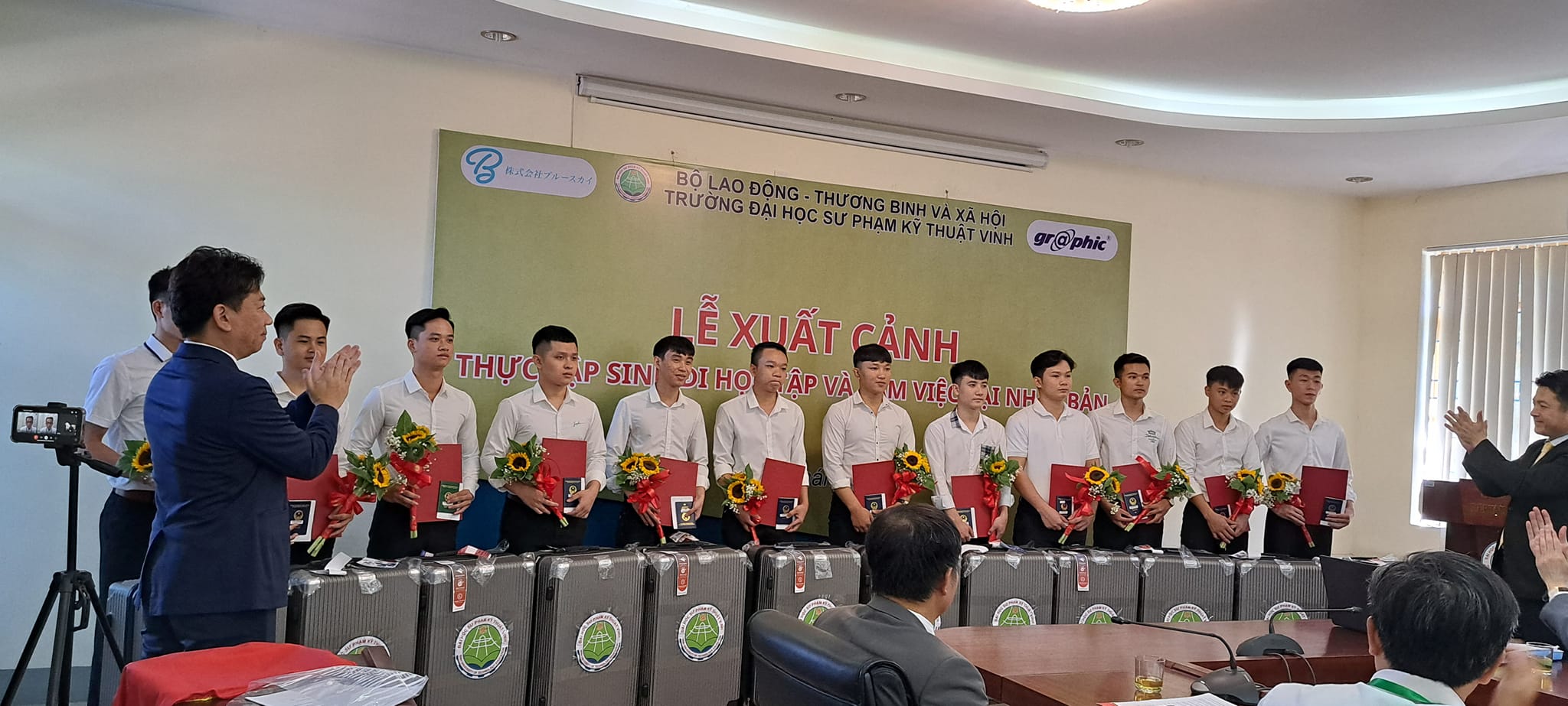 Trường Đại Học Sư Phạm Kỹ Thuật Vinh c&ocirc;ng hay tư