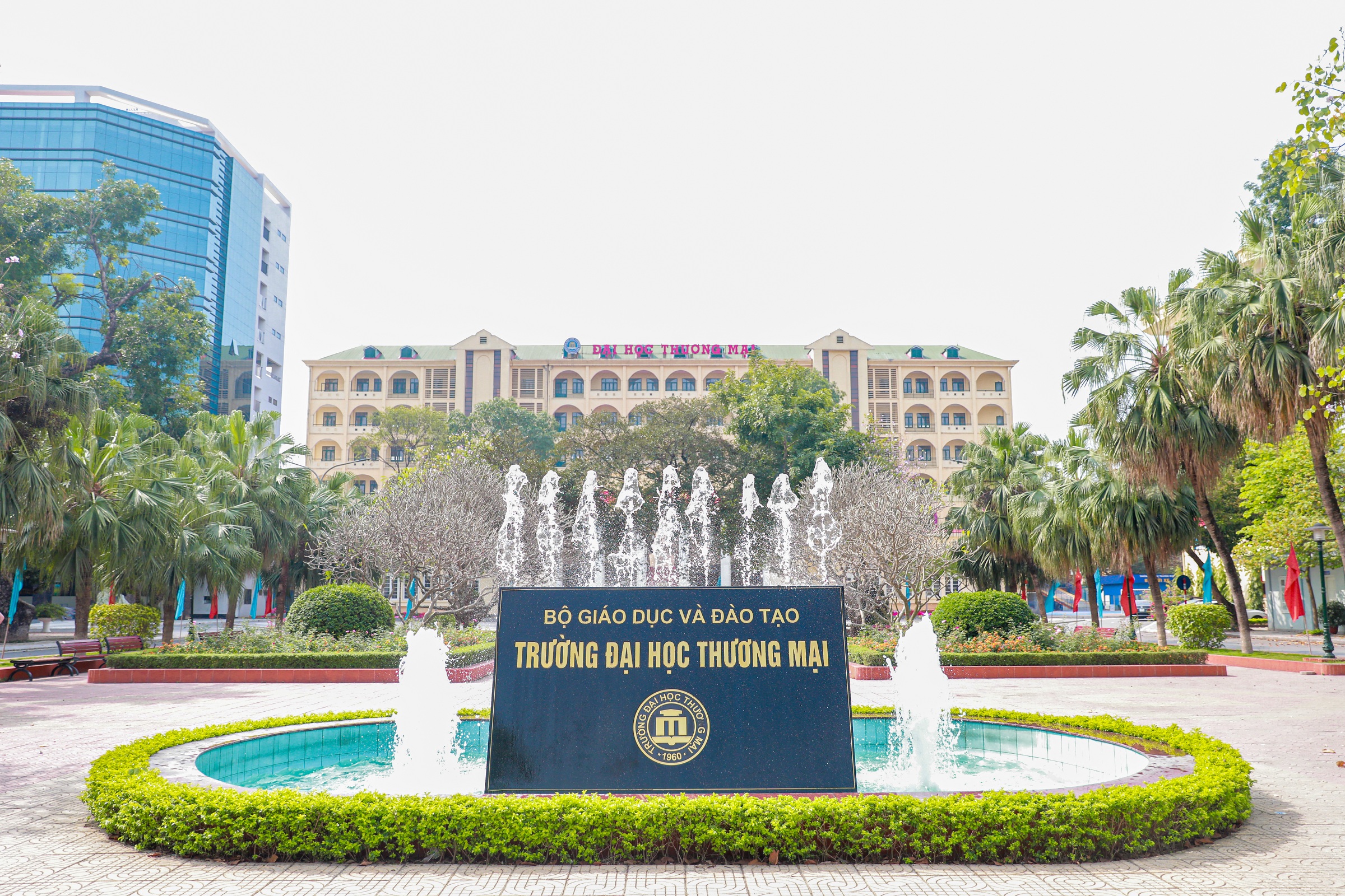 Trường Đại Học Thương Mại tuyển sinh