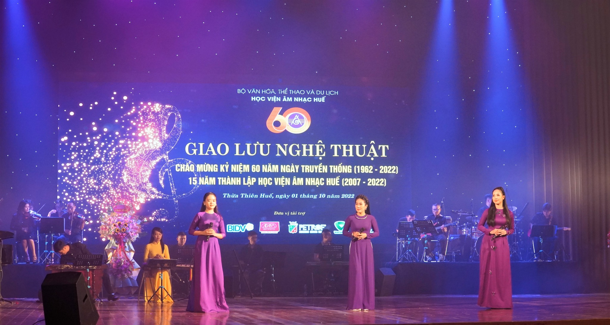 Học Viện Âm Nhạc Huế học phí