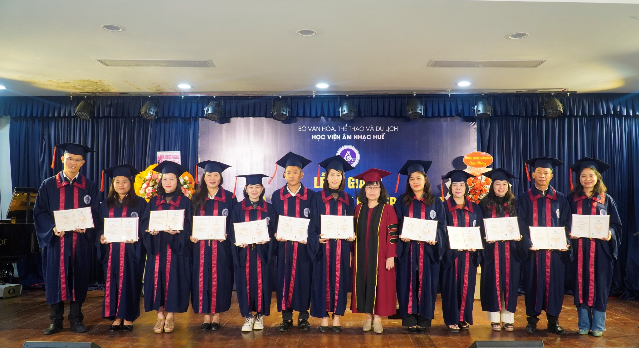 Học Viện Âm Nhạc Huế công hay tư