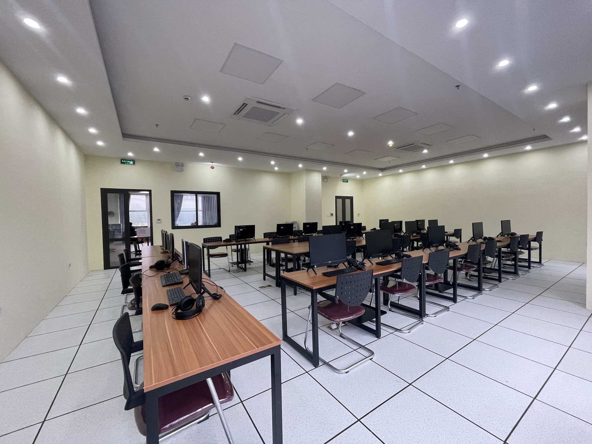 Học Viện Kỹ Thuật Mật Mã Trường Công Hay Tư