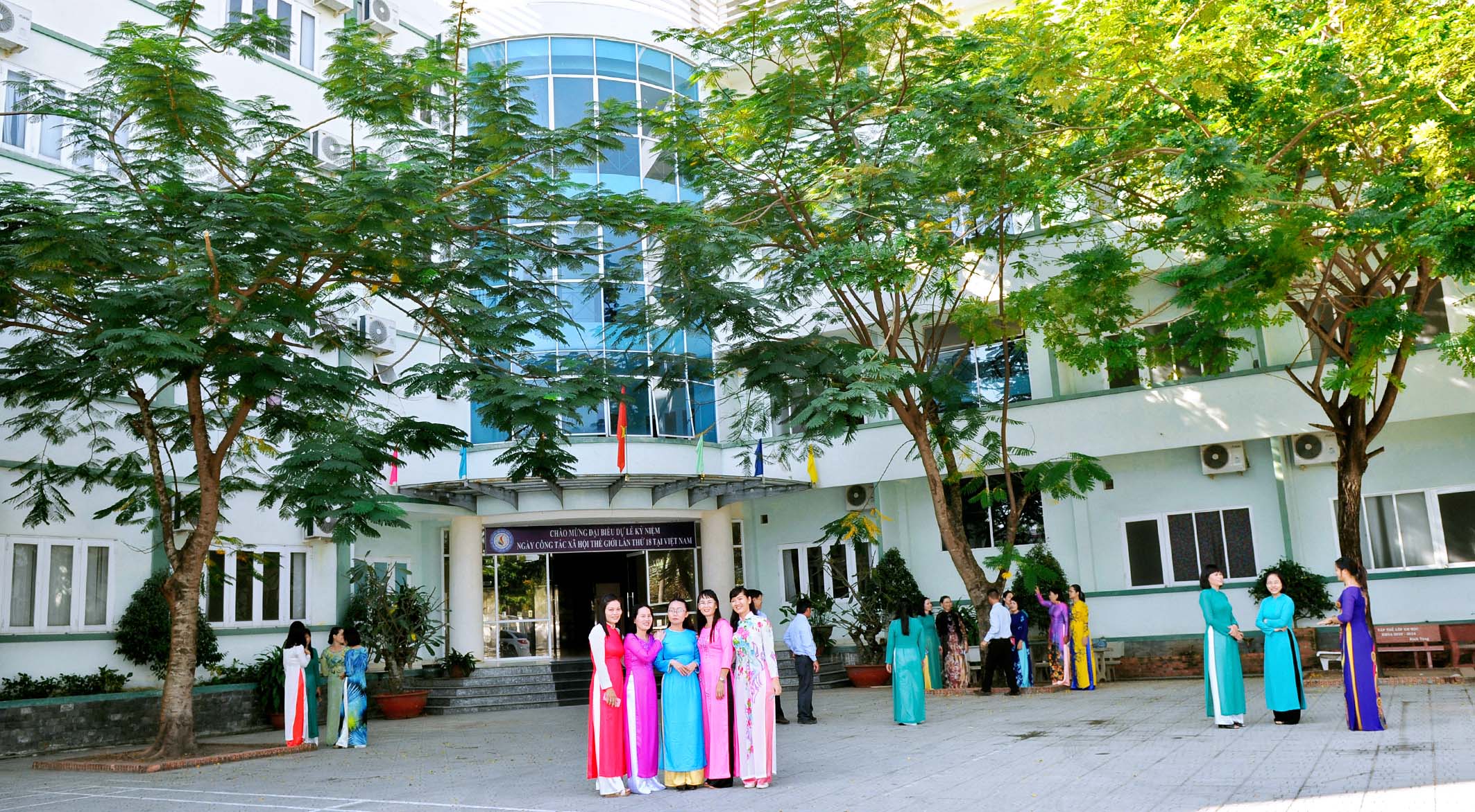 Học Viện Phụ Nữ Việt Nam X&eacute;t Học Bạ 