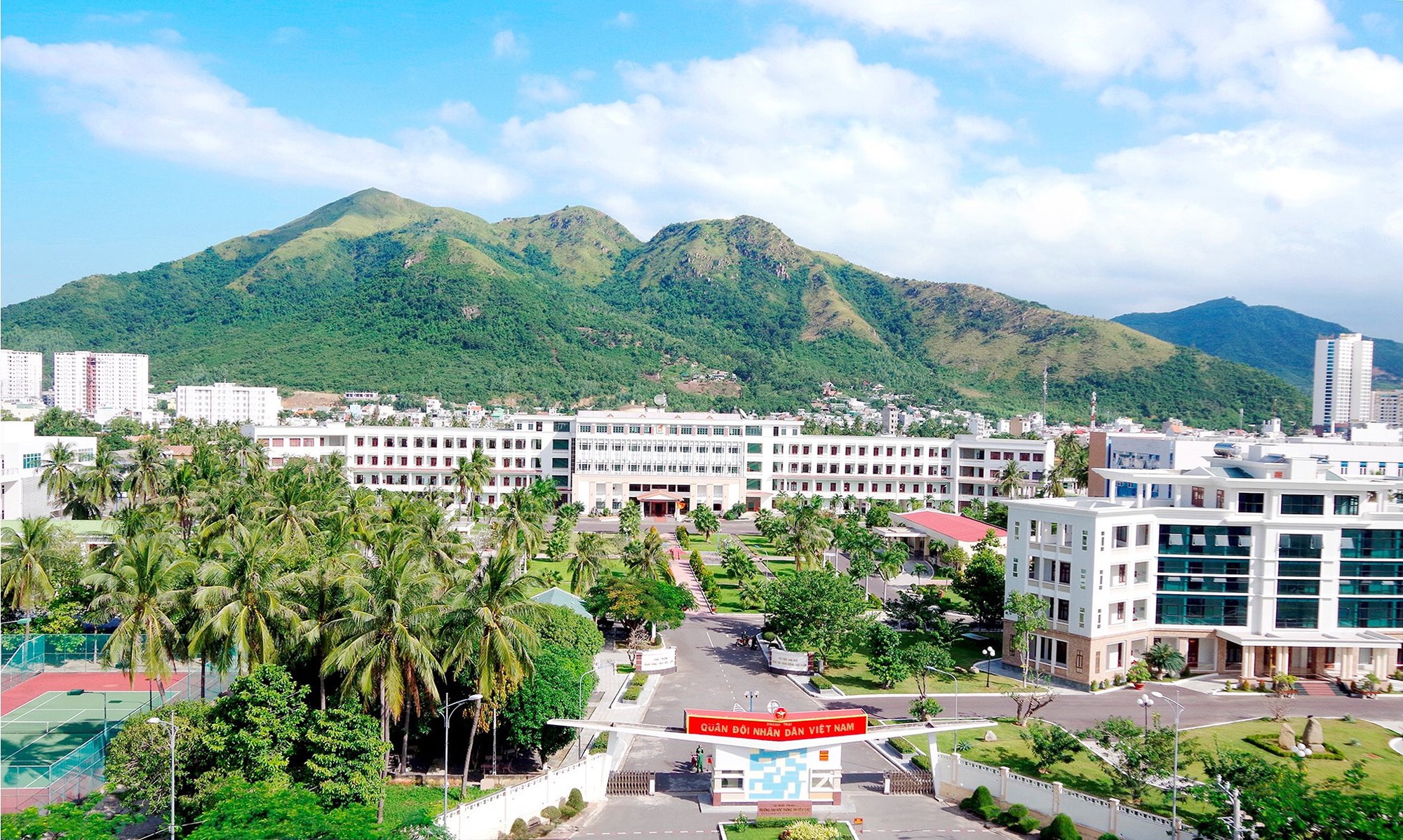 Trường Sĩ Quan Thông Tin xét học bạ